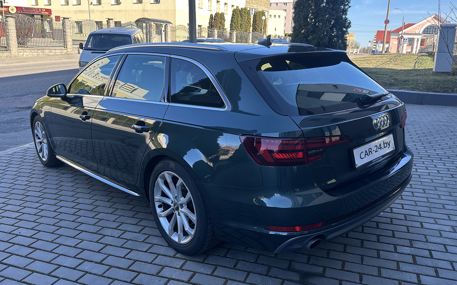 AUDI A4 AVANT (2018)