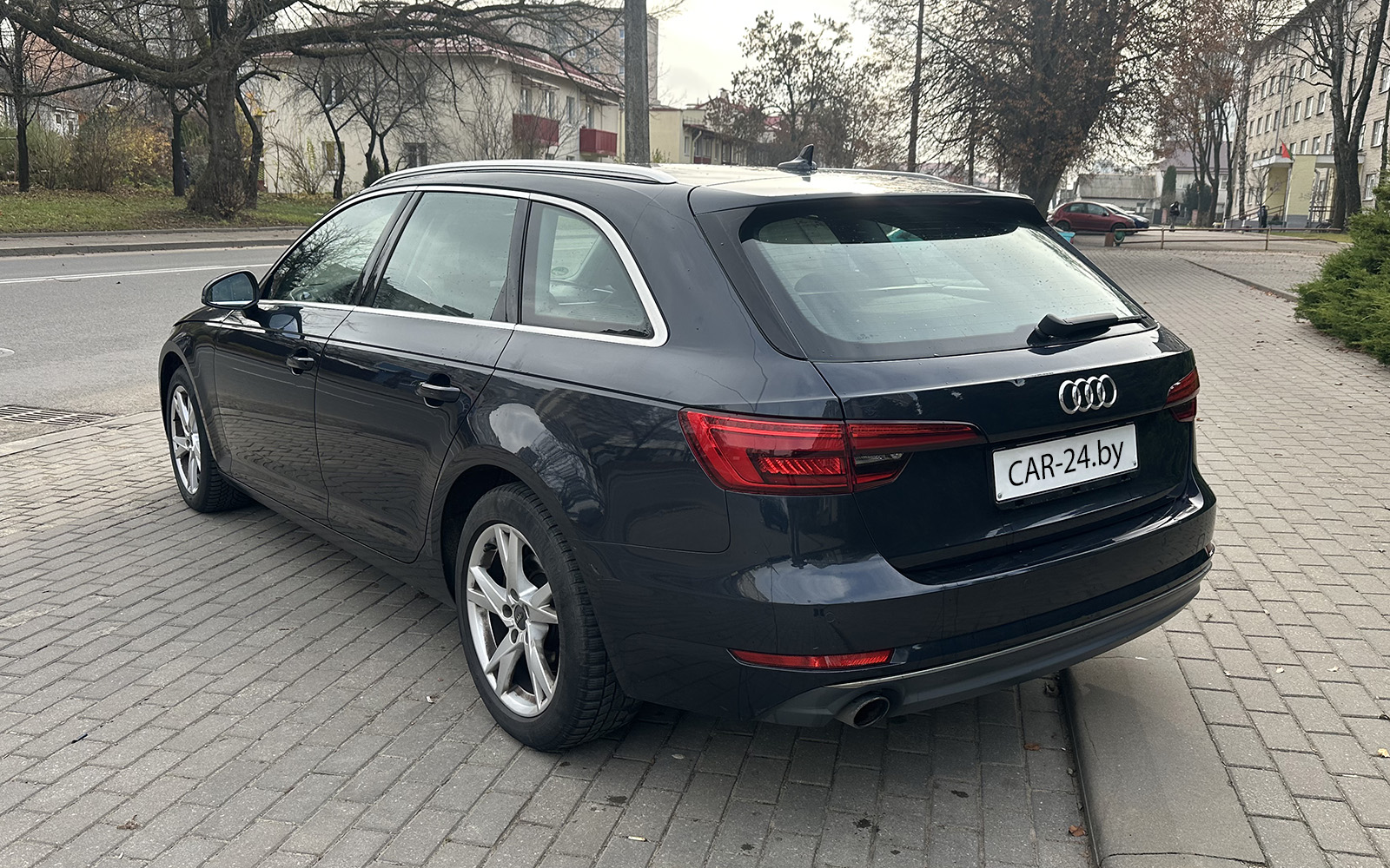 AUDI A4 AVANT (2017)