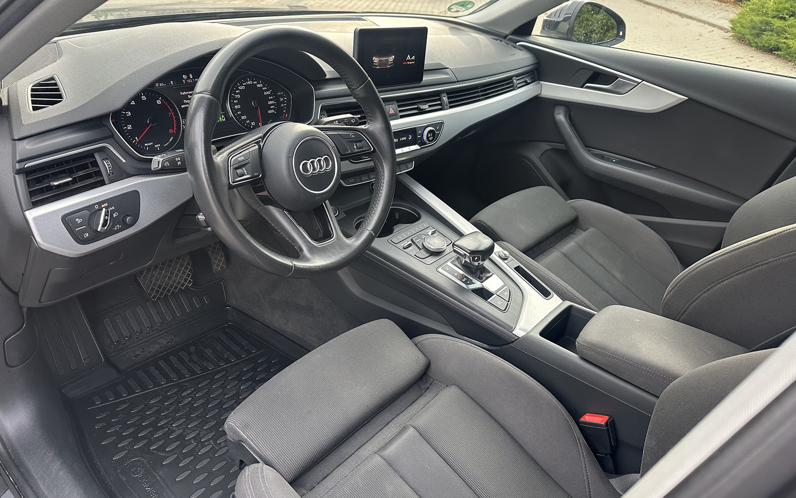 AUDI A4 AVANT (2017)