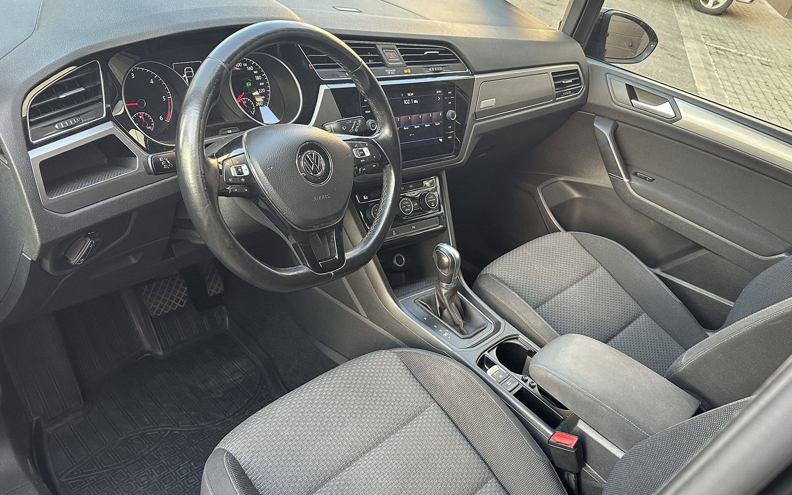 VOLKSWAGEN TOURAN (2019)