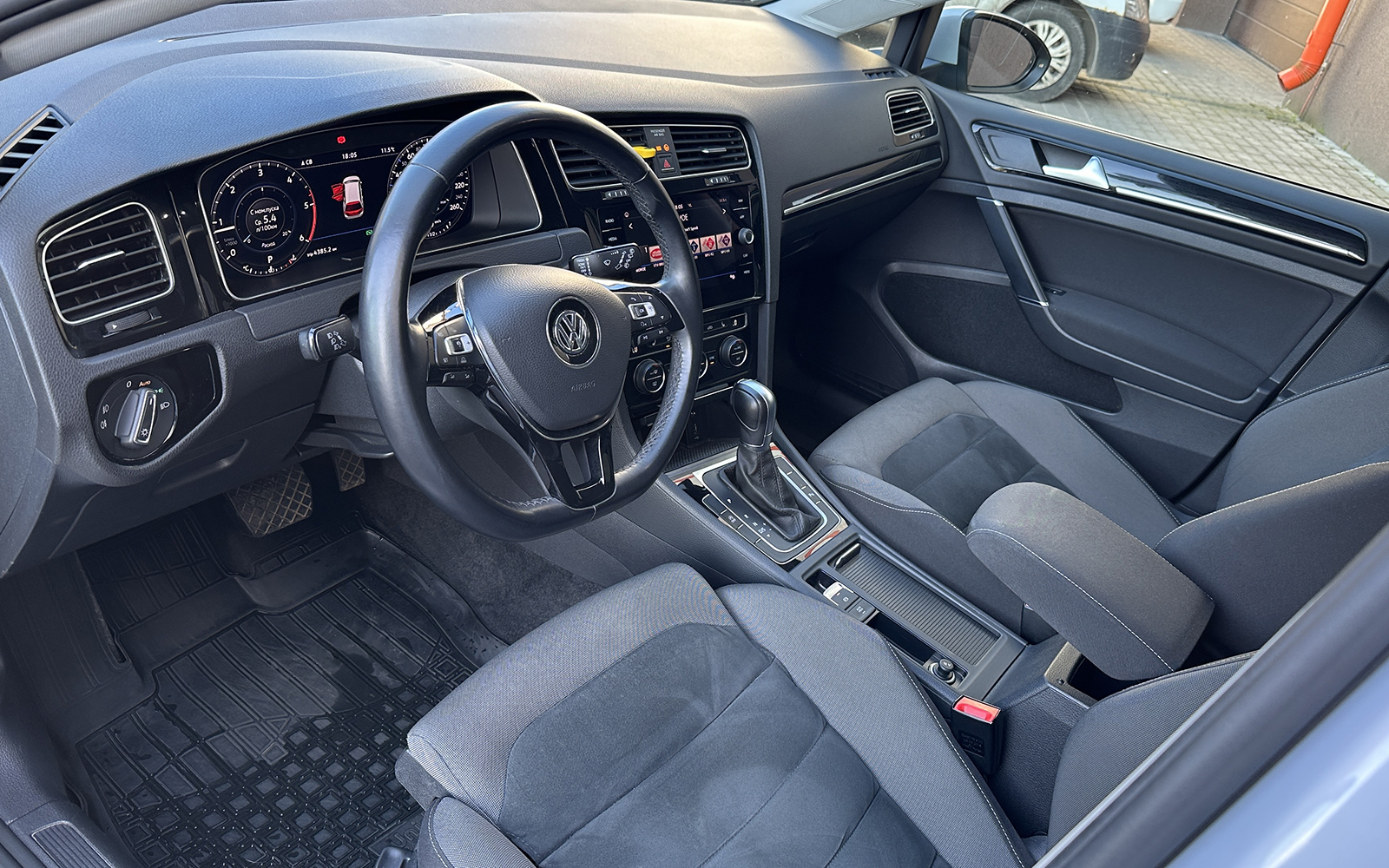 VOLKSWAGEN GOLF VARIANT (2018)