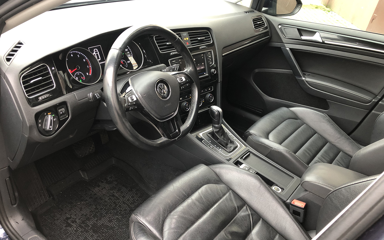 VOLKSWAGEN GOLF VARIANT (2016)