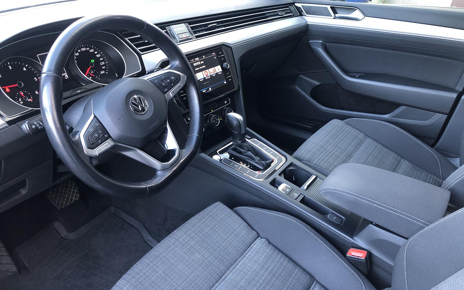 VOLKSWAGEN PASSAT (2019)