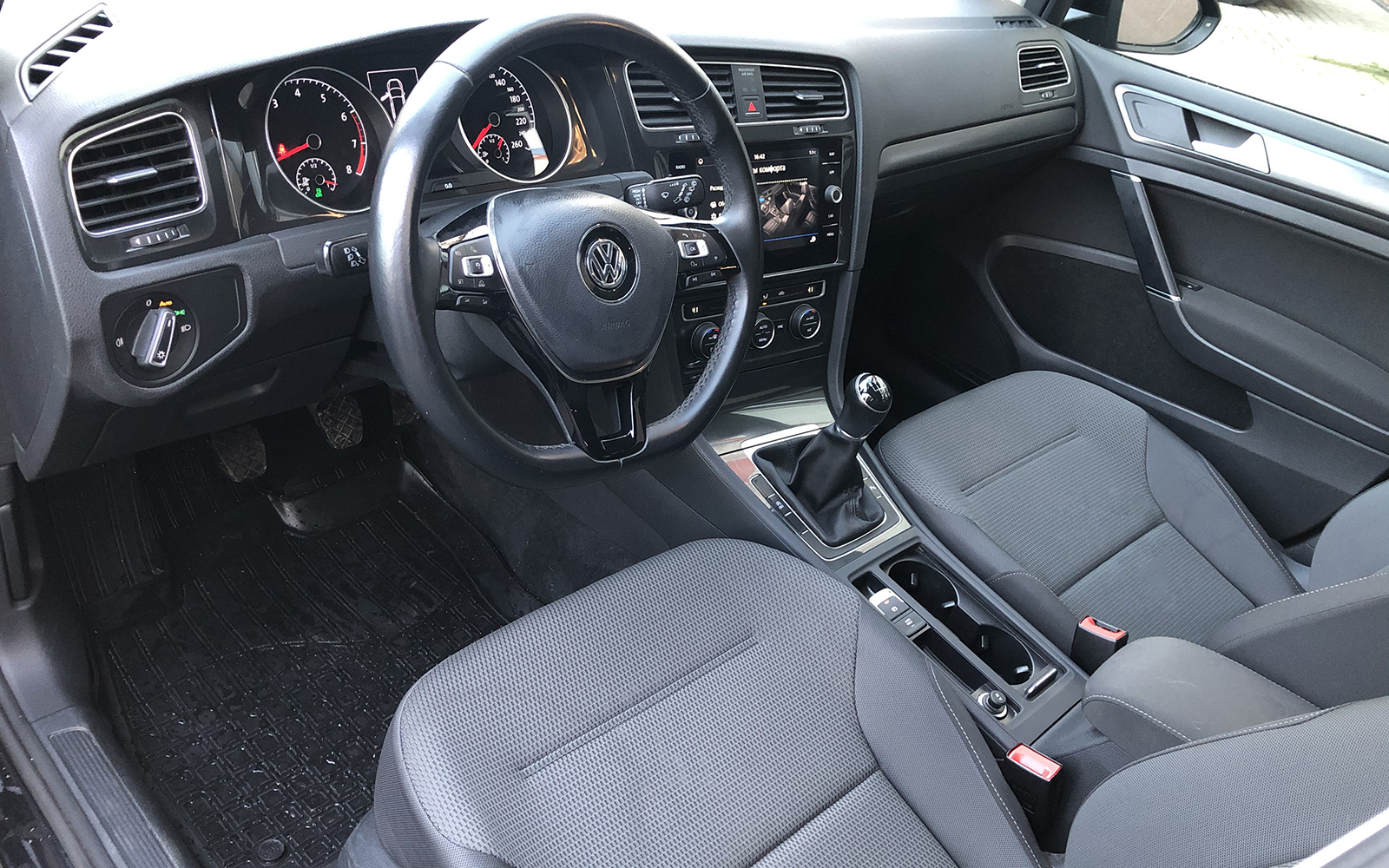 VOLKSWAGEN GOLF VARIANT (2018)