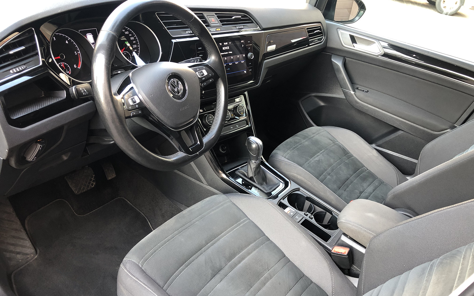 VOLKSWAGEN TOURAN (2019)
