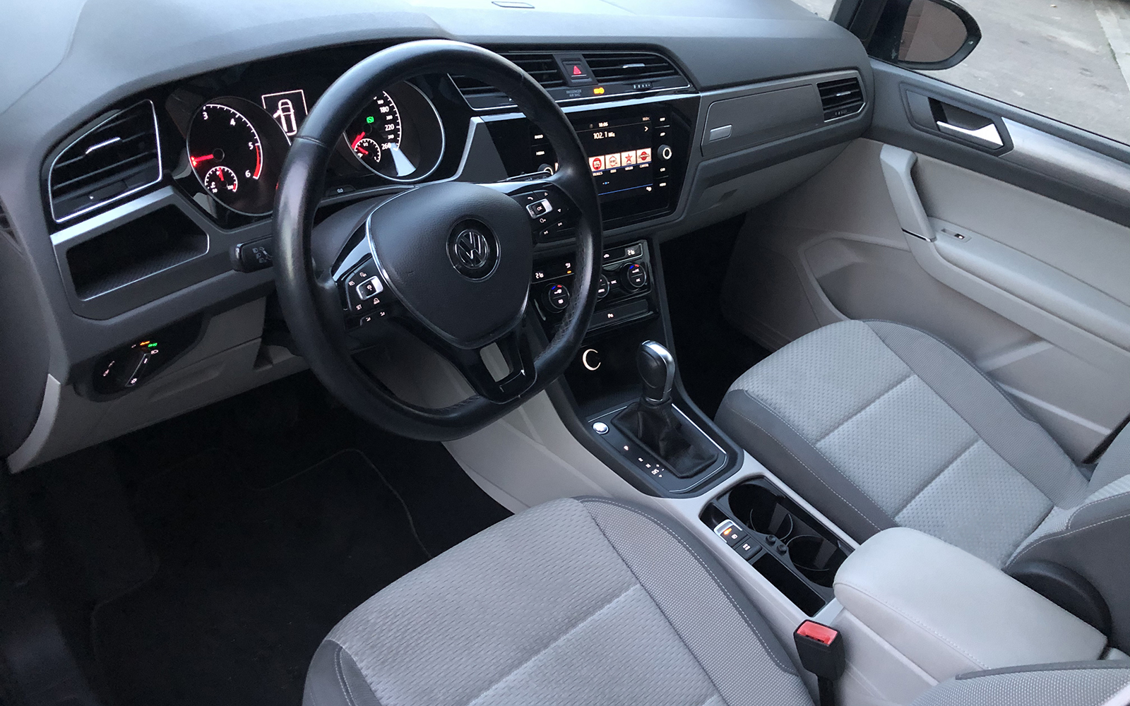 VOLKSWAGEN TOURAN (2018)