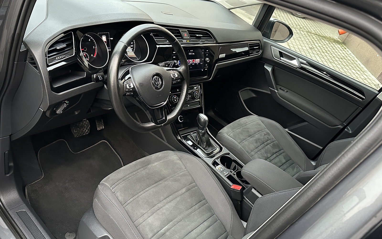 VOLKSWAGEN TOURAN (2019)