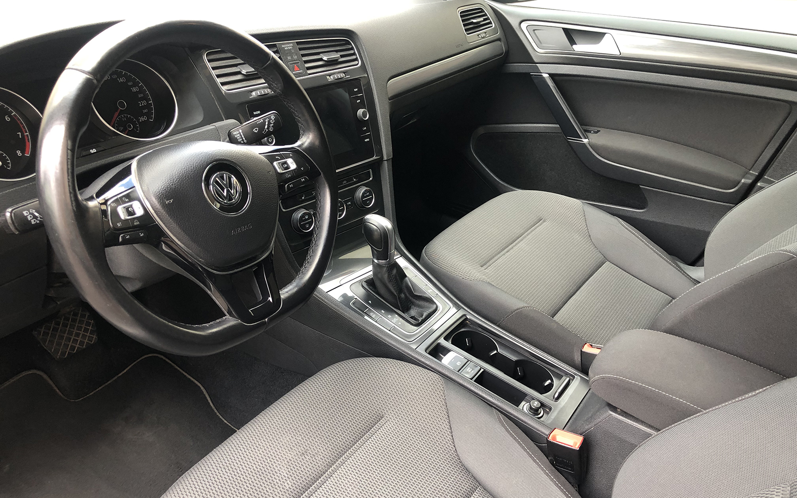 VOLKSWAGEN GOLF VARIANT (2017)