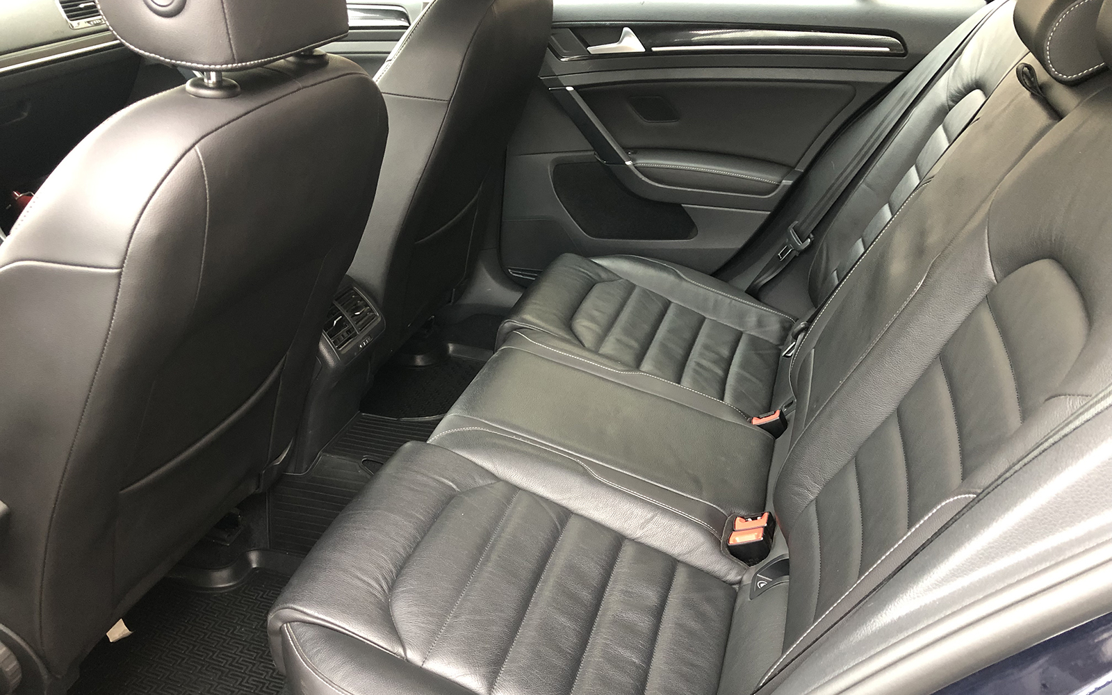 VOLKSWAGEN GOLF VARIANT (2016)